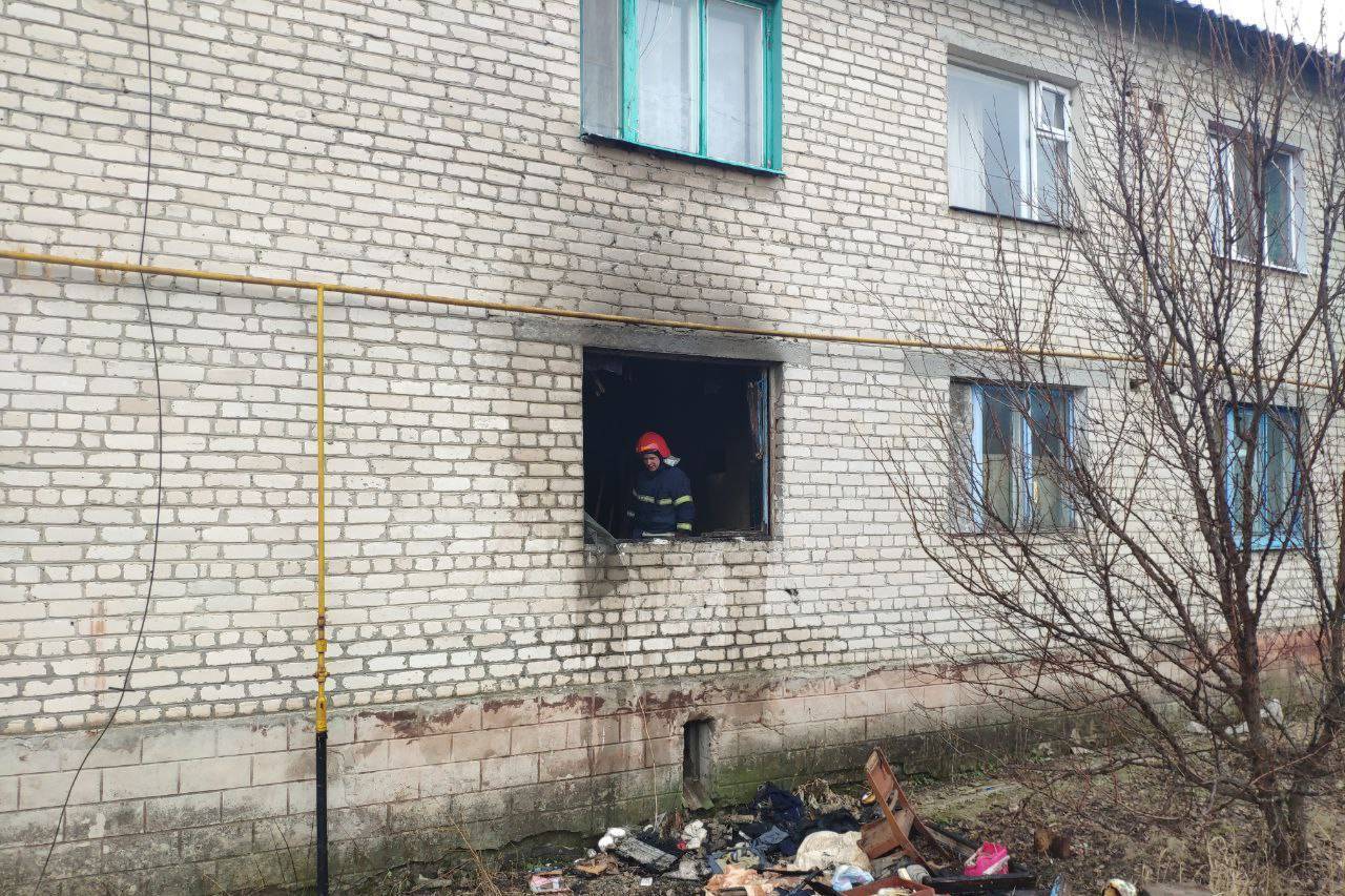 Харківська область: рятувальники ліквідували пожежу у двоповерховому житловому будинку