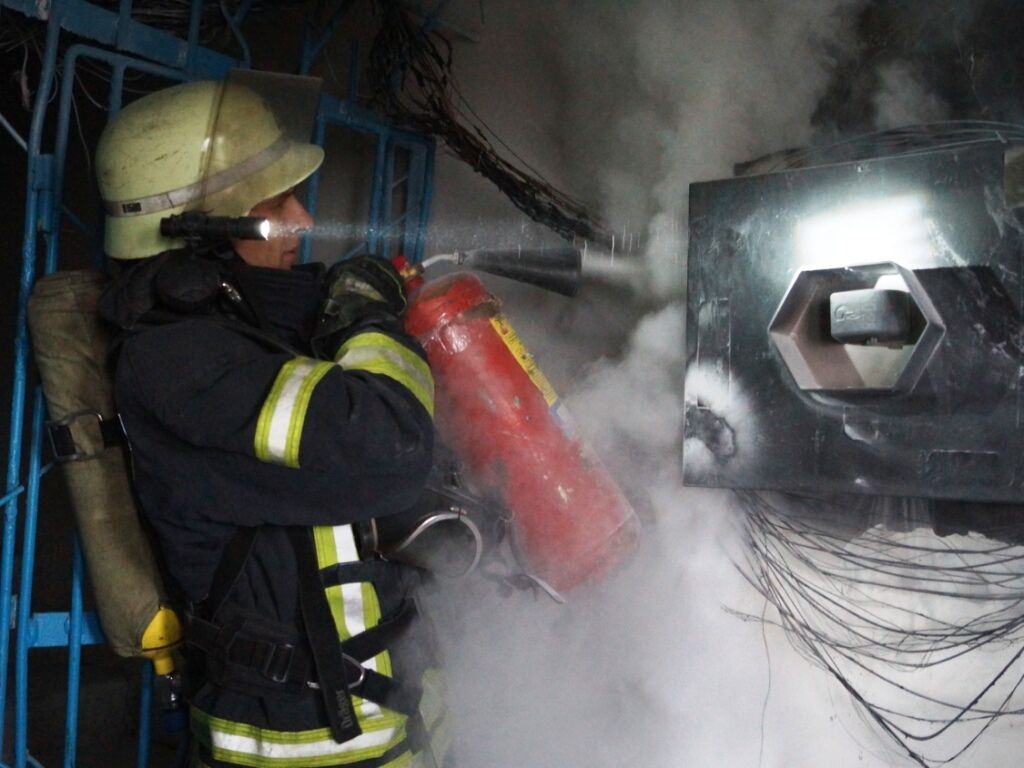 м. Запоріжжя: вогнеборці ліквідували пожежу у дванадцятиповерховому будинку