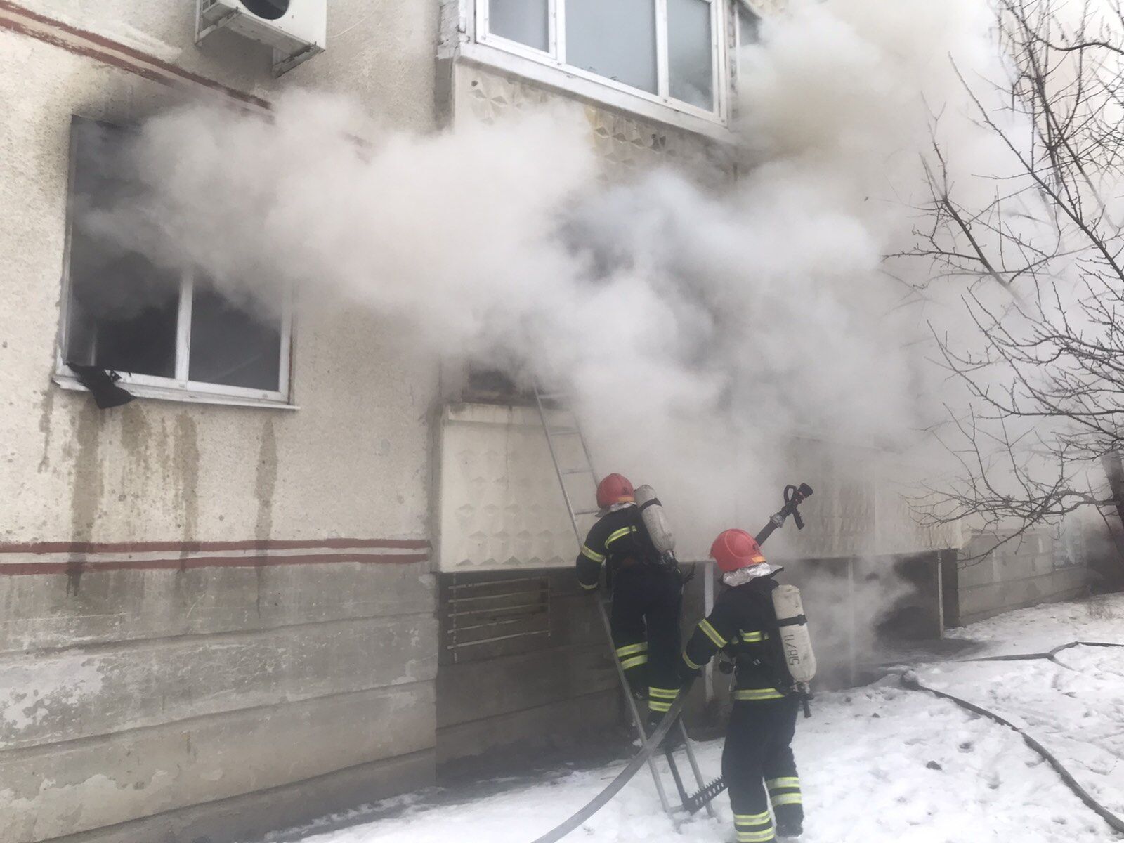 Харківська область: під час ліквідації пожежі у 9-ти поверхівці вогнеборцями було евакуйовано 7 чоловік, із них 2 підлітків