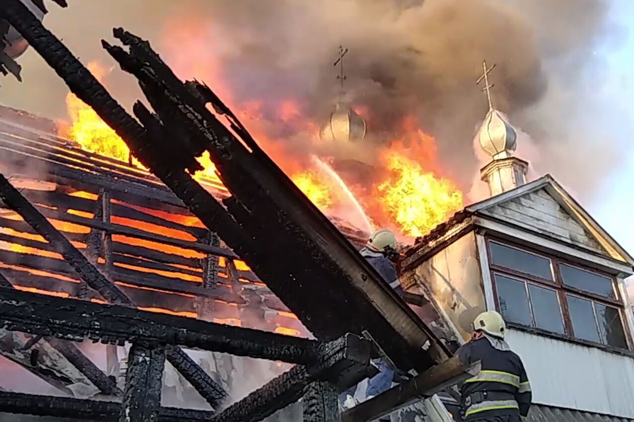 На Хмельниччині рятувальники ліквідували пожежу на території жіночого монастиря