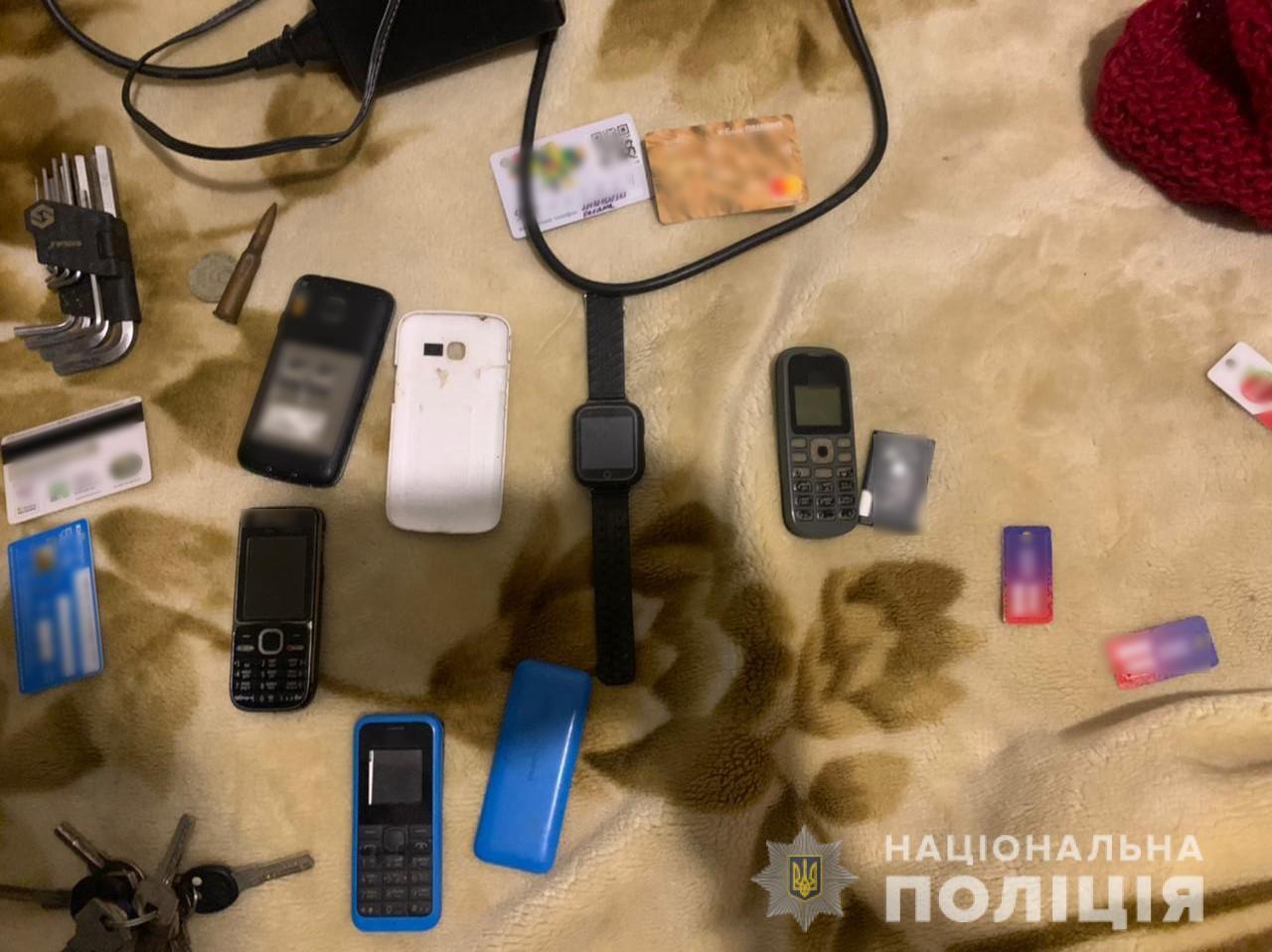У Білгороді-Дністровському поліцейські викрили двох місцевих мешканців у квартирній крадіжці