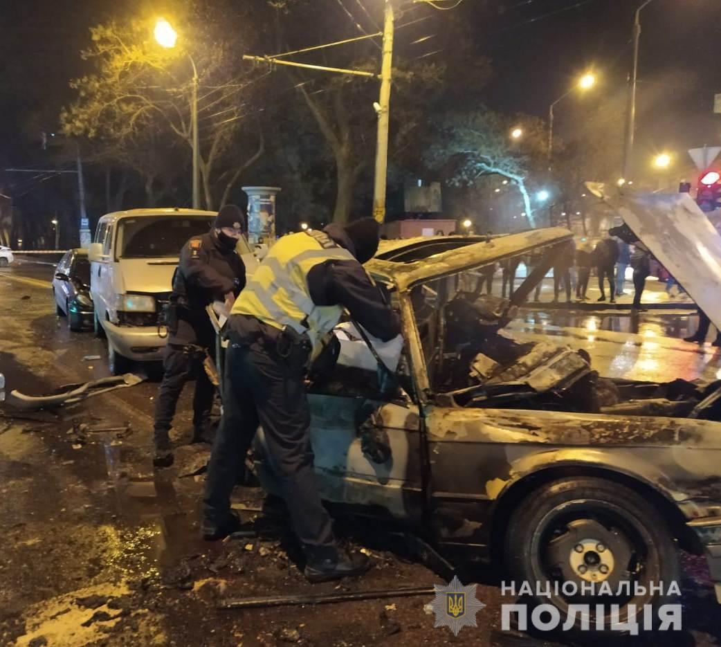 Одеські поліцейські встановлюють обставини ДТП за участю п’яти автомобілів