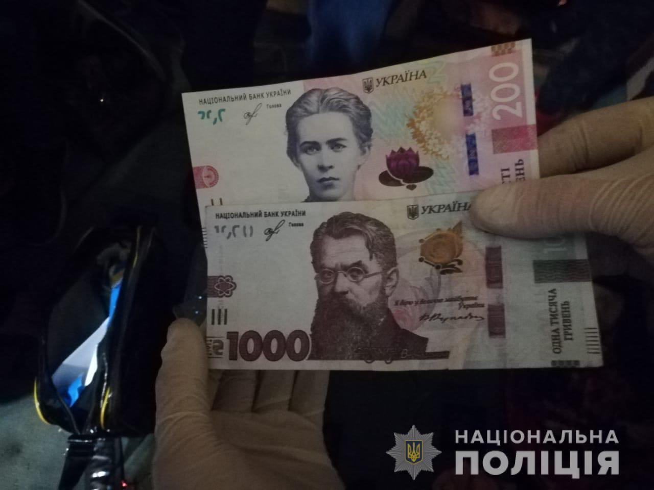 Кіберполіція Дніпропетровщини викрила подружжя у виготовлені та продажі підроблених банкнот
