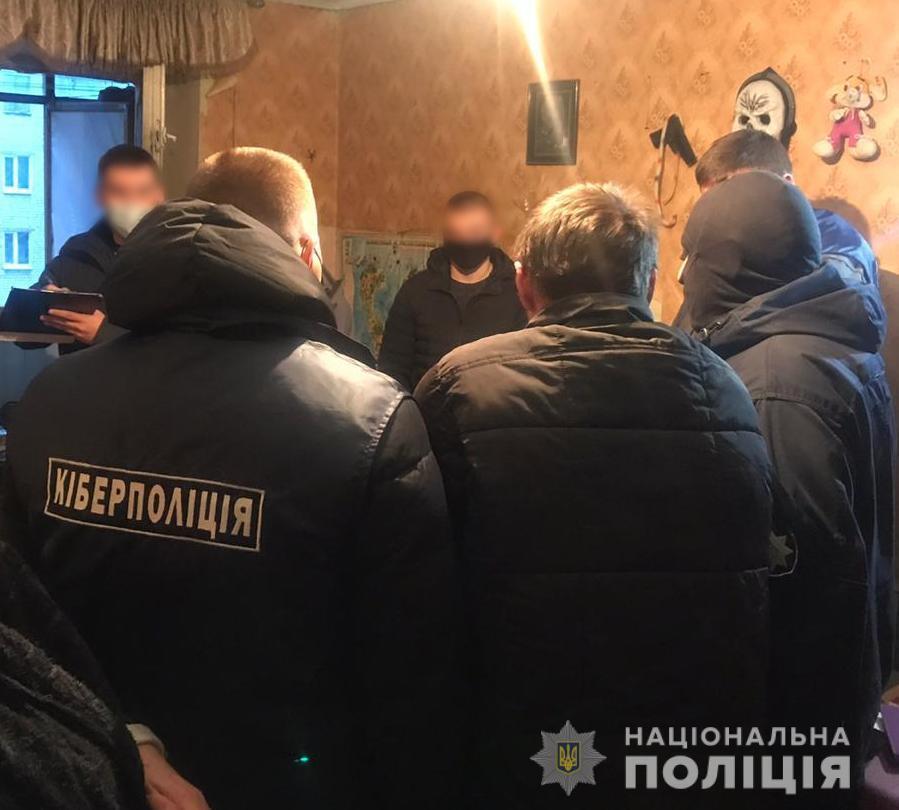 Кіберполіція Дніпропетровщини викрила подружжя у виготовлені та продажі підроблених банкнот