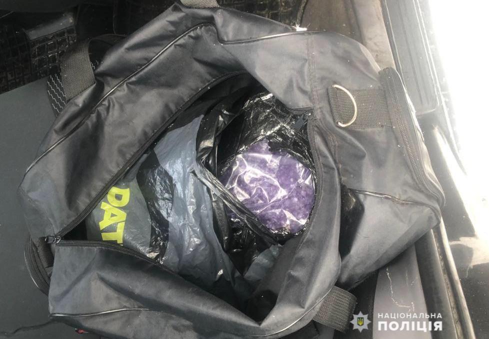 Поліцейські Київщини перекрили міжрегіональний канал збуту психотропних речовин та вилучили товару на 2 мільйони гривень