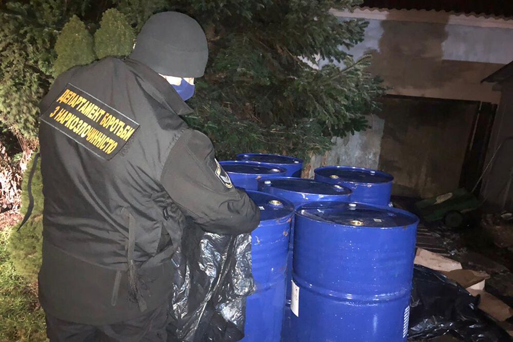 У результаті масштабної спецоперації на Харківщині Нацполіція вилучила понад три тонни наркотиків та прекурсорів - Ігор Клименко