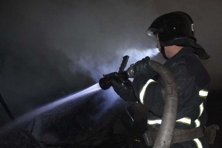 м. Одеса: рятувальники ліквідували загорання ангарного типу