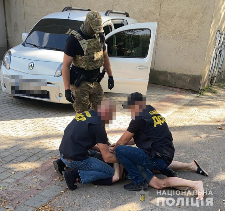 Львівські поліцейські завершили слідство у справі наркоділків, які виготовляли метадон у лабораторії університету