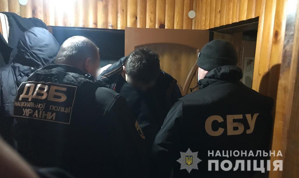 У Чернігівській області внутрішня безпека Нацполіції затримала двох поліцейських за збут наркотиків