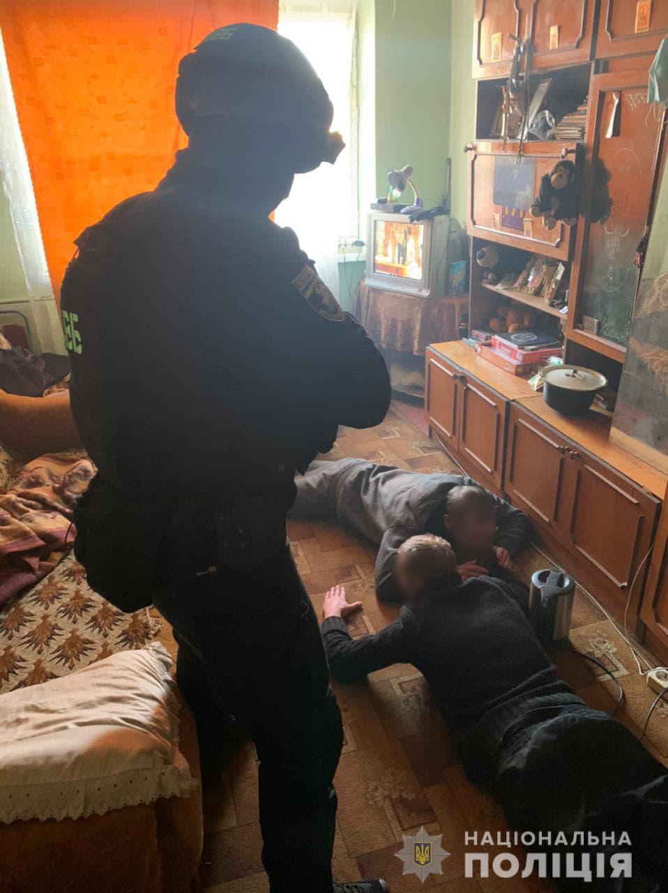 На Буковині поліція вилучила у дилерів нарковмісні пігулки майже на пів мільйона гривень