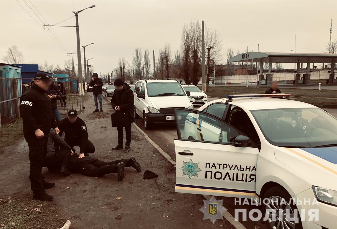 На Дніпропетровщині затримано поліцейського за вимагання неправомірної вигоди