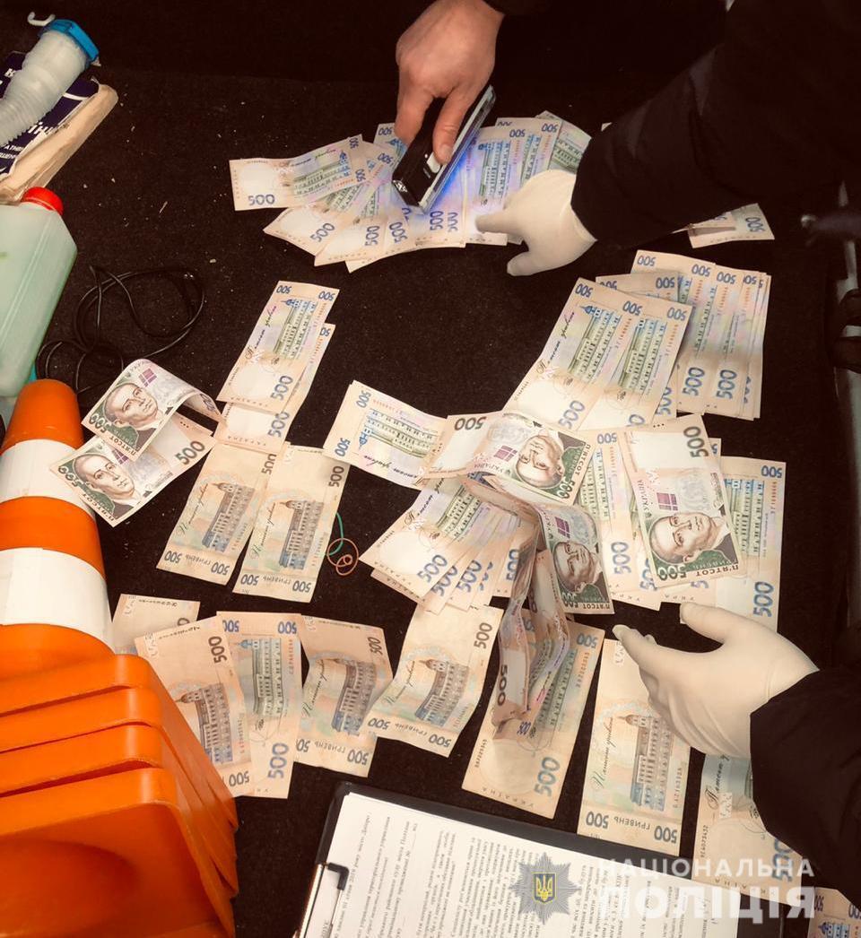 На Дніпропетровщині затримано поліцейського за вимагання неправомірної вигоди