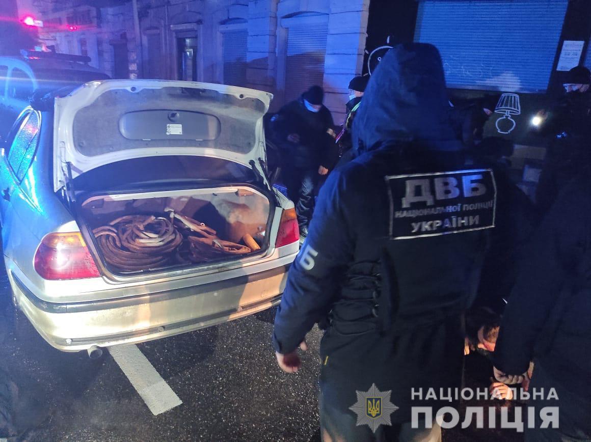 На Харківщині арештовано цивільних осіб та двох поліцейських за підозрою у крадіжці
