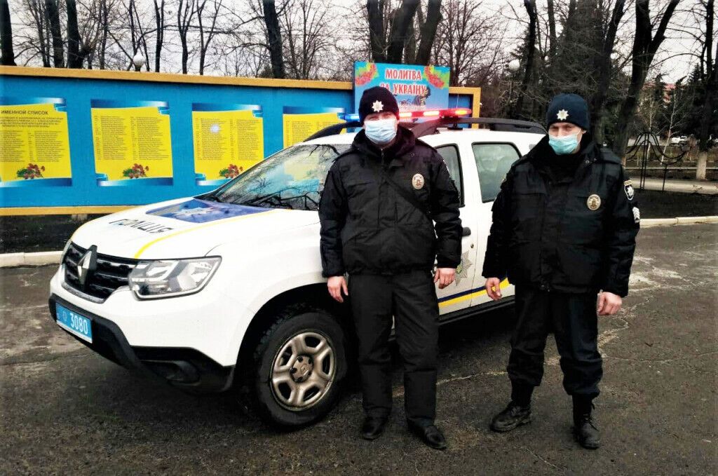 У Новодонецькій територіальній громаді поліцейські врятували людей, авто яких застрягло в лісі