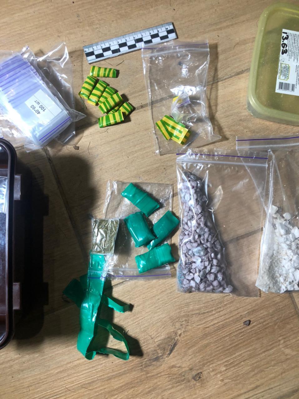 Підпільна нарколабораторія у Харкові — вилучено 6 кг наркотиків і затримано чоловіка (ФОТО)