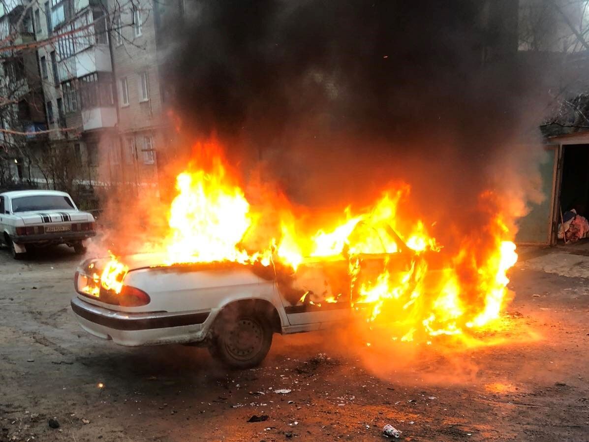 Донецька області: вогнеборці ліквідували пожежу у легковому автомобілі