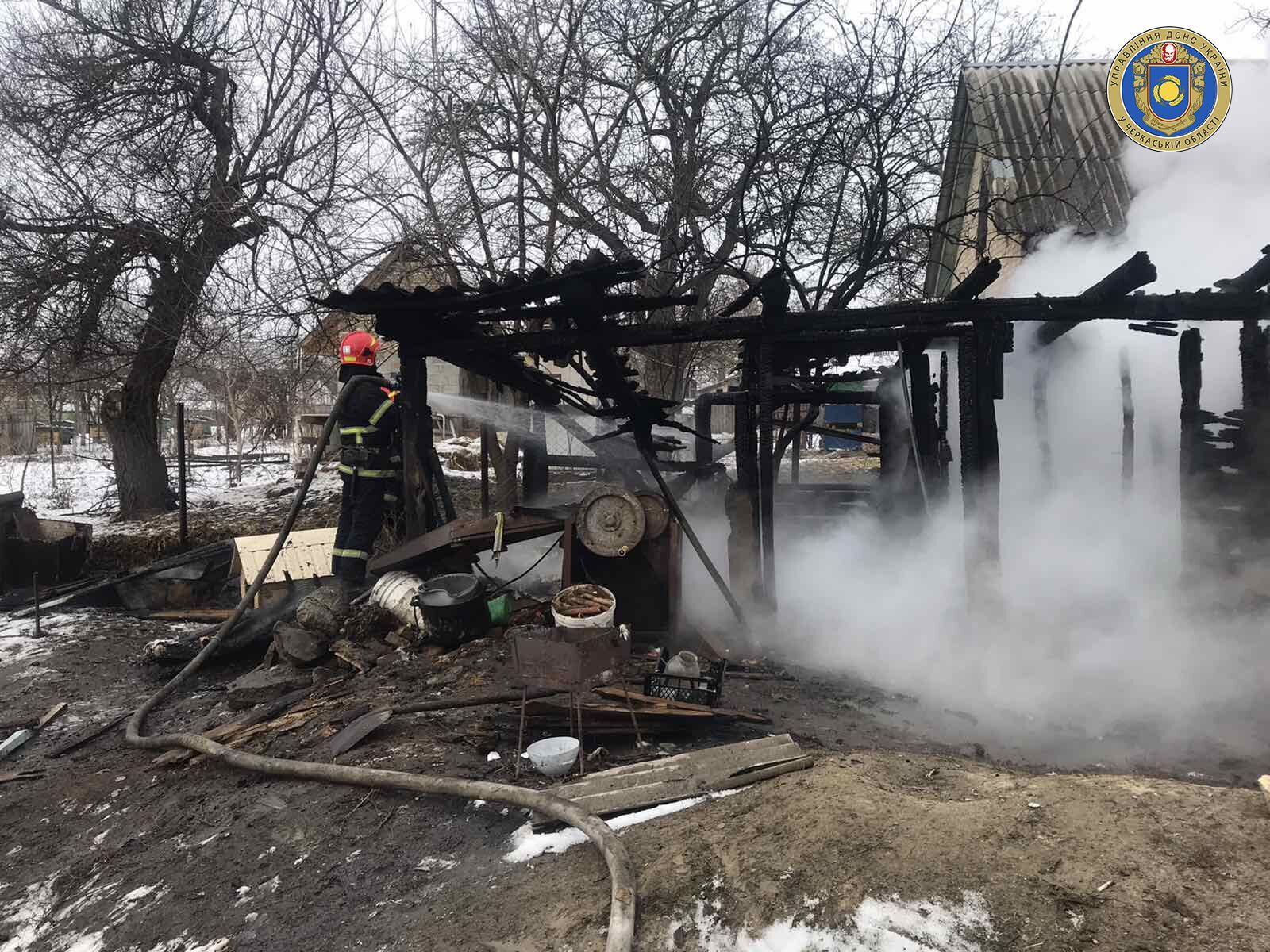 Черкаська область: рятувальники ліквідували пожежу надвірної споруди