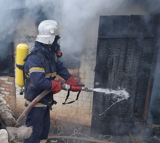 Минулої доби рятувальники Кіровоградщини приборкали 2 пожежі у житловому секторі 