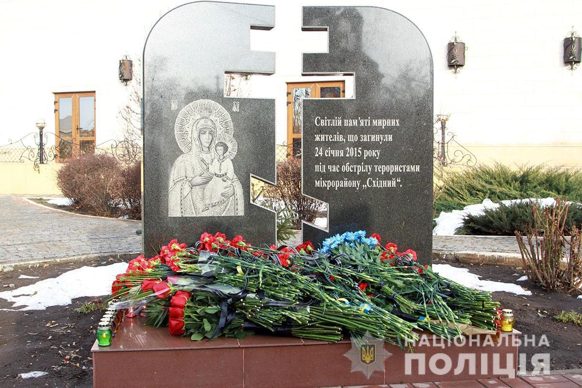 У Маріуполі поліцейські вшанували пам’ять загиблих жертв обстрілу мікрорайону «Східний»