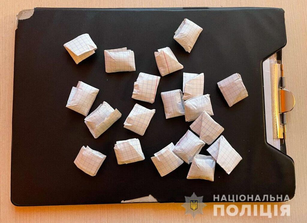 У прифронтовому Світлодарську поліцейські викрили підозрюваного у збуті наркотиків