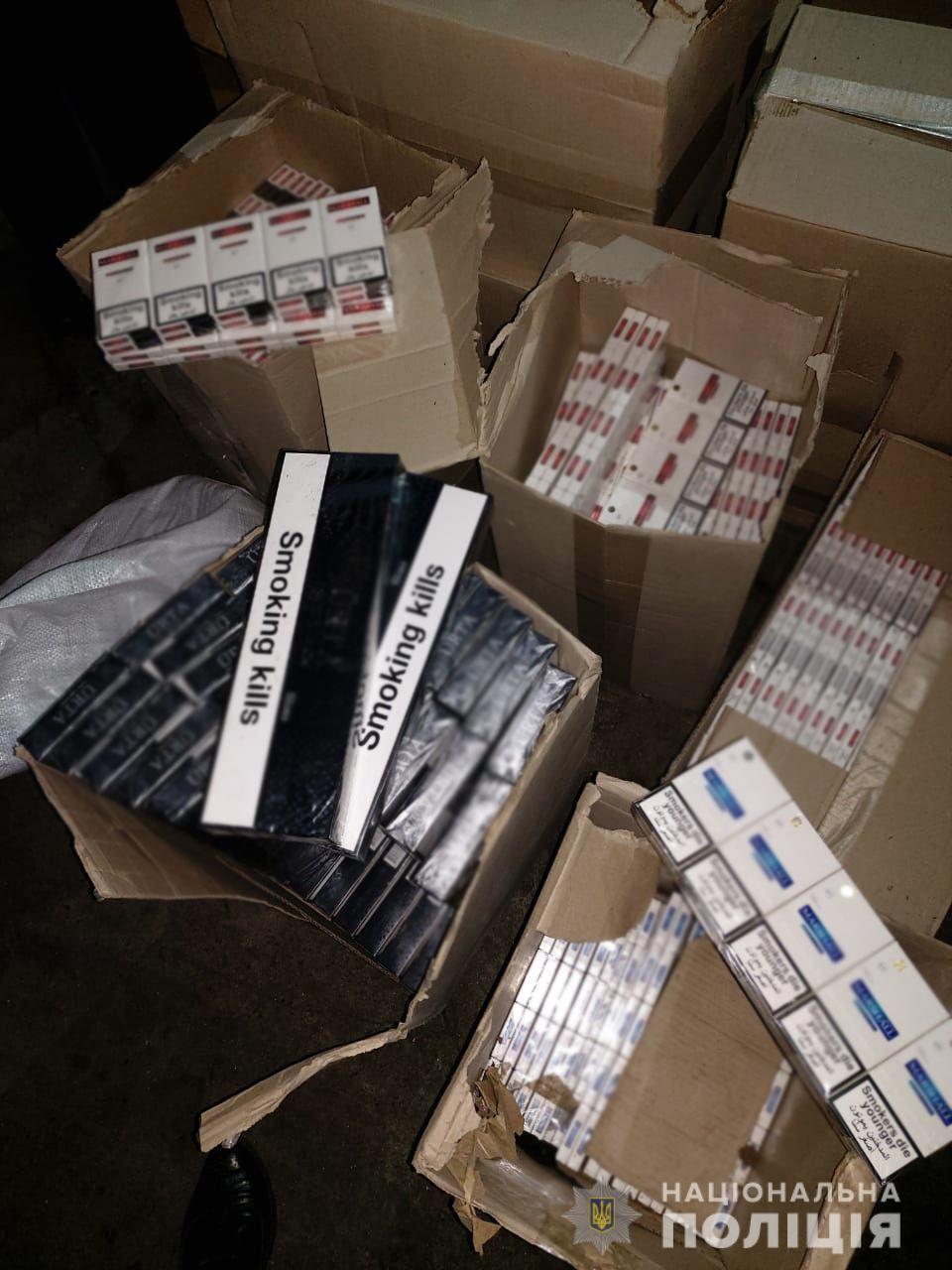 На Хмельниччині поліція вилучила з незаконного обігу майже 80 тисяч пачок цигарок