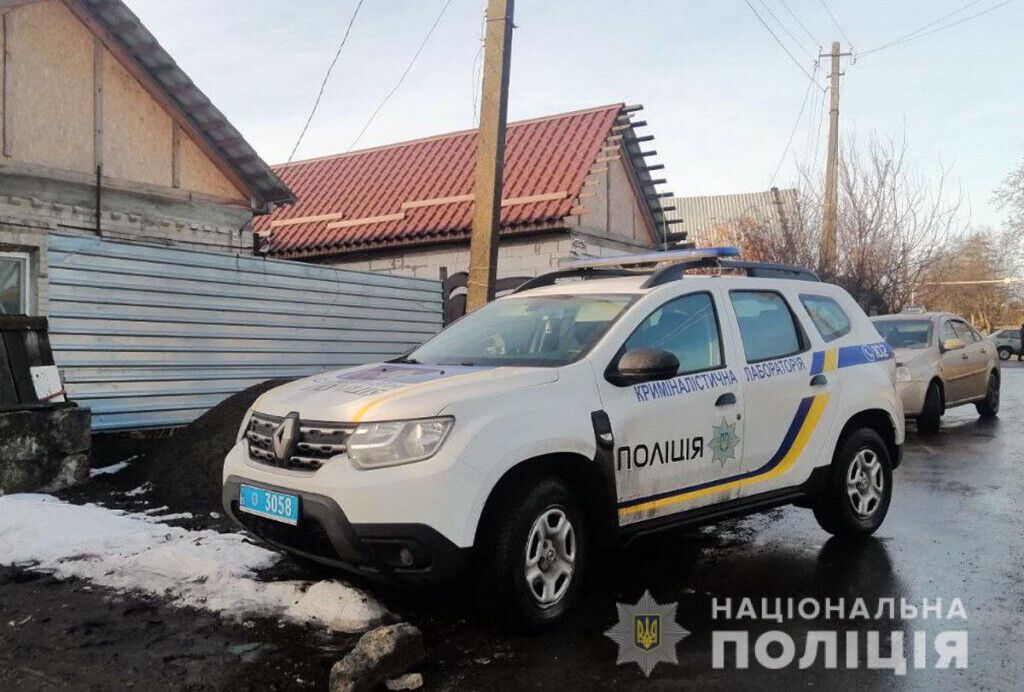 На Донеччині поліція розшукує зловмисника, який напав на жінку та намагався спалити її живцем