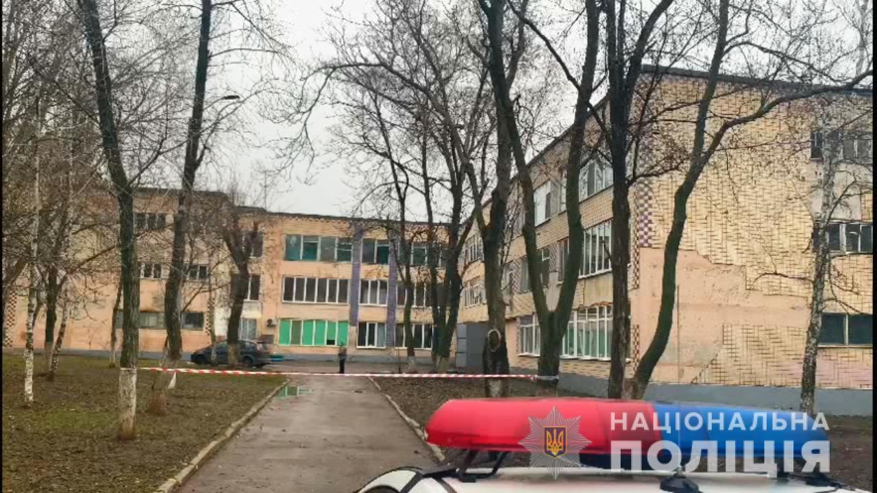 Одеські поліцейські перевіряють інформацію про замінування школи у Суворовському районі (ОНОВЛЕНО, ДОДАНО ВІДЕО)