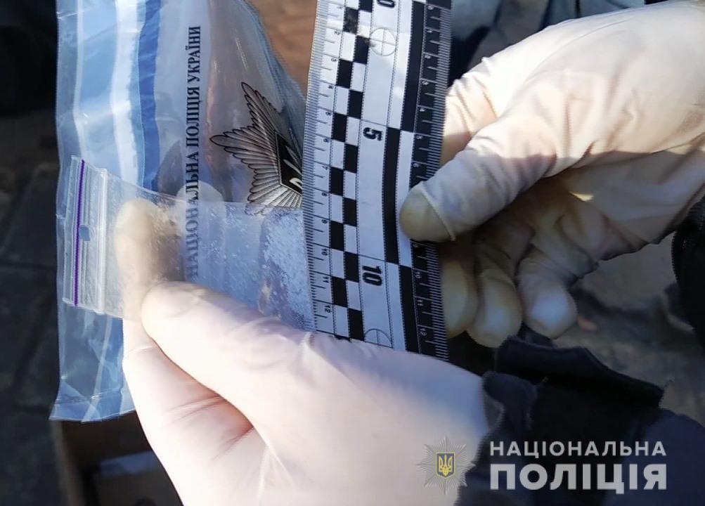 Поліцейські викрили 50-річного одесита у розповсюдженні особливо небезпечної психотропної речовини