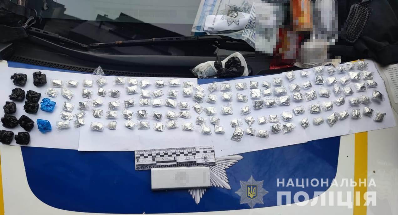 Поліцейські викрили уродженку Кіровоградщини у зберіганні наркотичних засобів з метою збуту