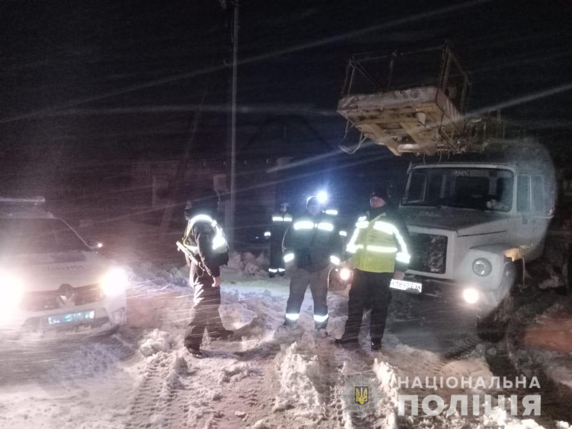 На Одещині поліцейські другу добу надають допомогу людям, які опинилися у складній ситуації під час негоди