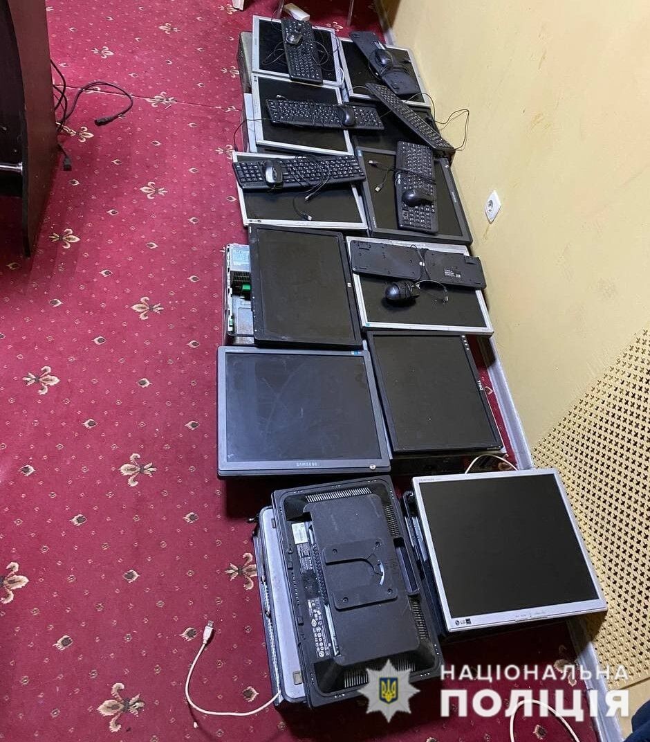 Поліцейські Краматорська задокументували незаконну діяльність грального закладу