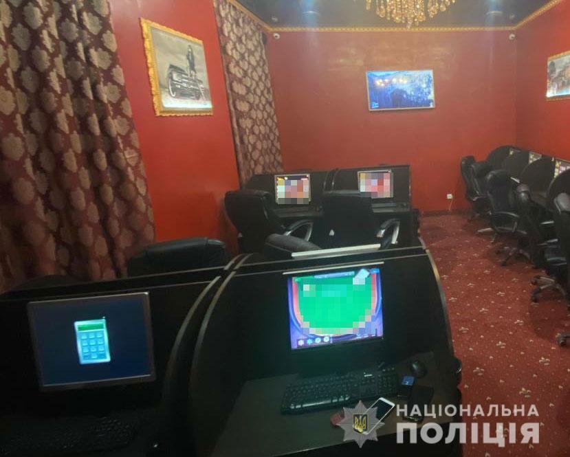 В Одесі правоохоронці припинили діяльність трьох нелегальних гральних клубів