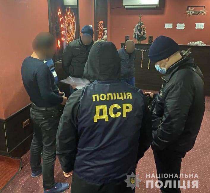 В Одесі правоохоронці оголосили підозру організованій групі осіб у незаконній діяльності з організації та проведення азартних ігор