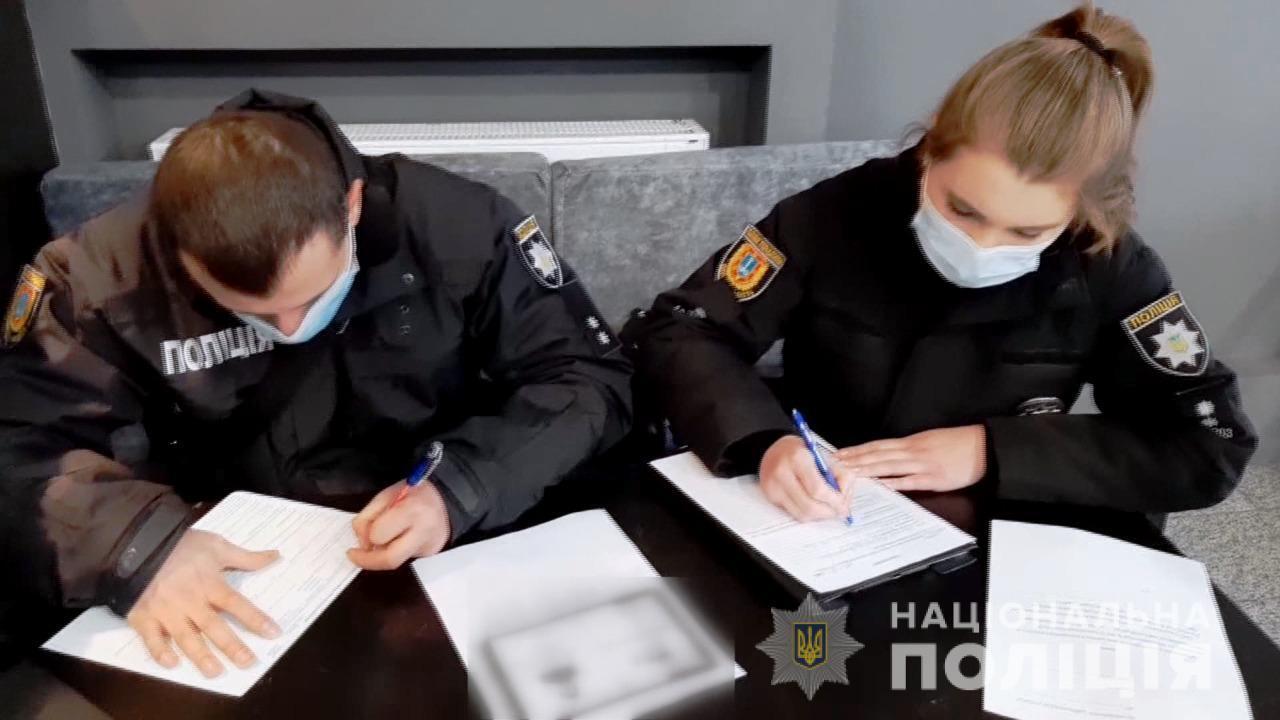 З початку «карантину зимових канікул» поліцейські Одещини виявили 1071 порушеня правил локдауну