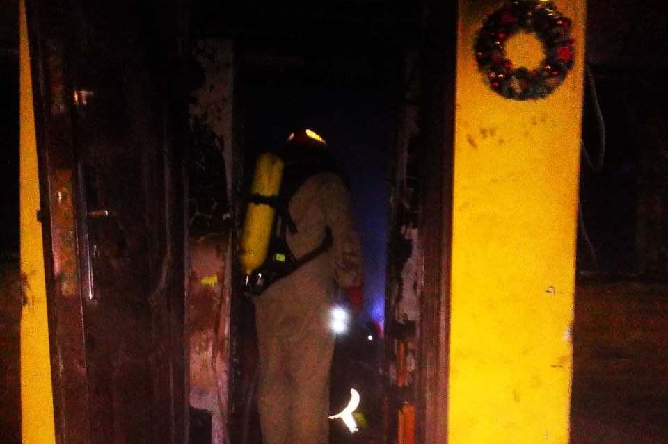 Кіровоградська область: рятувальники приборкали пожежу в житловому будинку, під час якої загинула жінка та чоловік отримав опіки