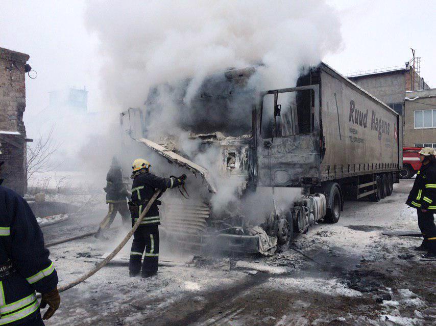 Запорізька область: рятувальники ліквідували пожежу у вантажному автомобілі
