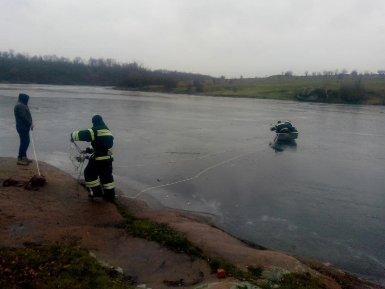 Кіровоградська область: впродовж кількох годин на водоймах області провалились на кризі четверо рибалок