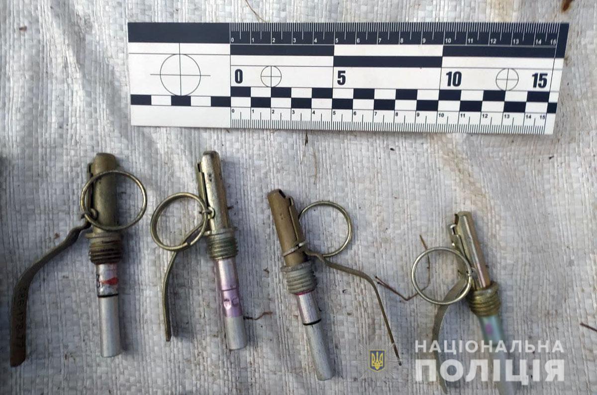 На Донеччині правоохоронці  вилучили у місцевого жителя арсенал боєприпасів