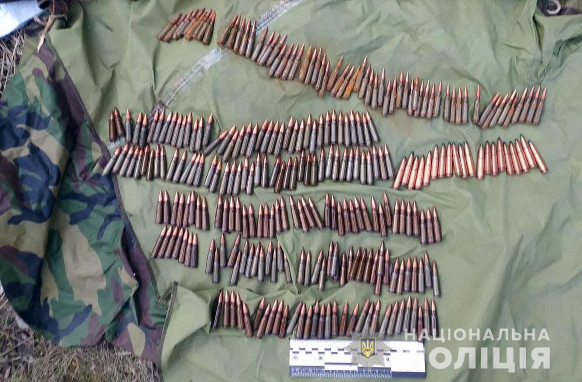 На Донеччині правоохоронці  вилучили у місцевого жителя арсенал боєприпасів