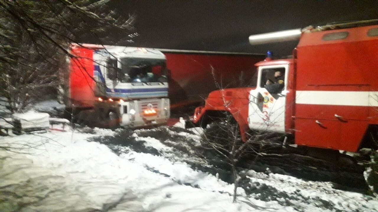 Рятувальники Кіровоградщини продовжують надавати допомогу по ліквідації наслідків негоди