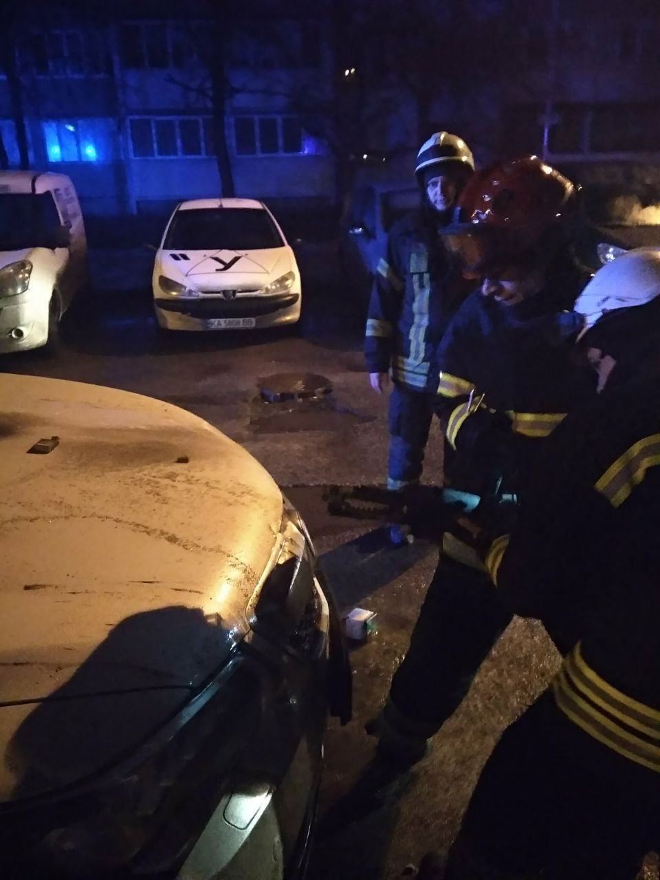 Київ: за минулу чергову добу рятувальники двічі виїжджали на ліквідацію пожеж в автомобілях