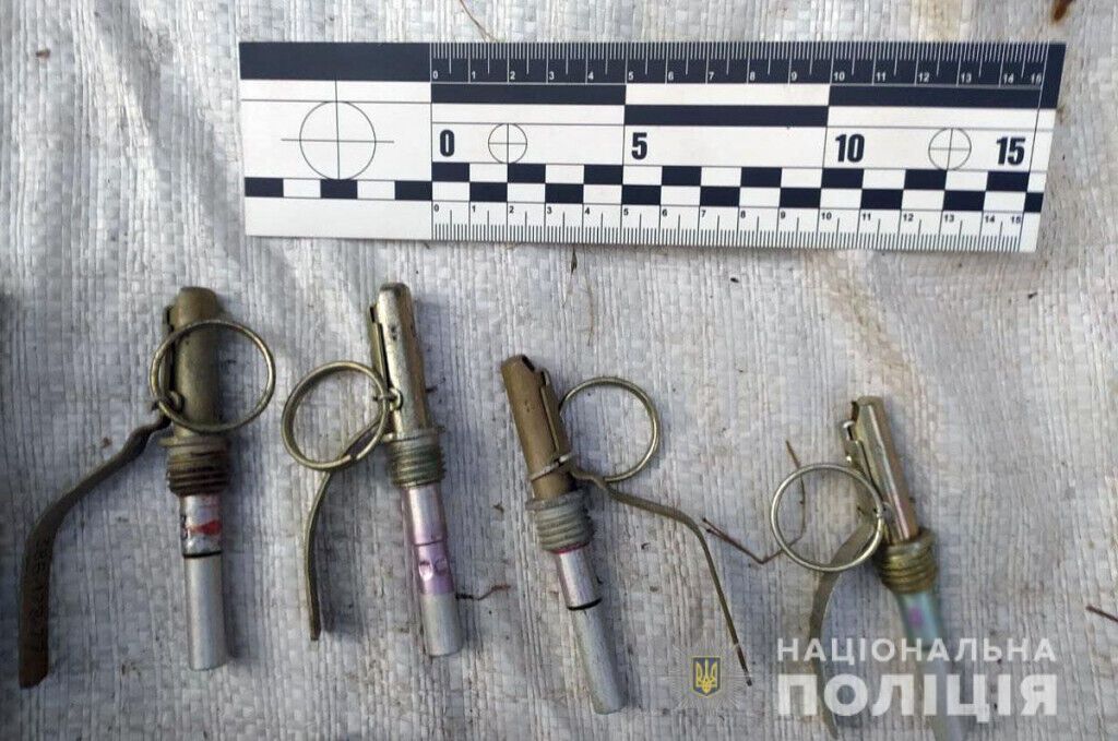 Поліцейські зі співробітниками СБУ вилучили у жителя Костянтинівки арсенал боєприпасів