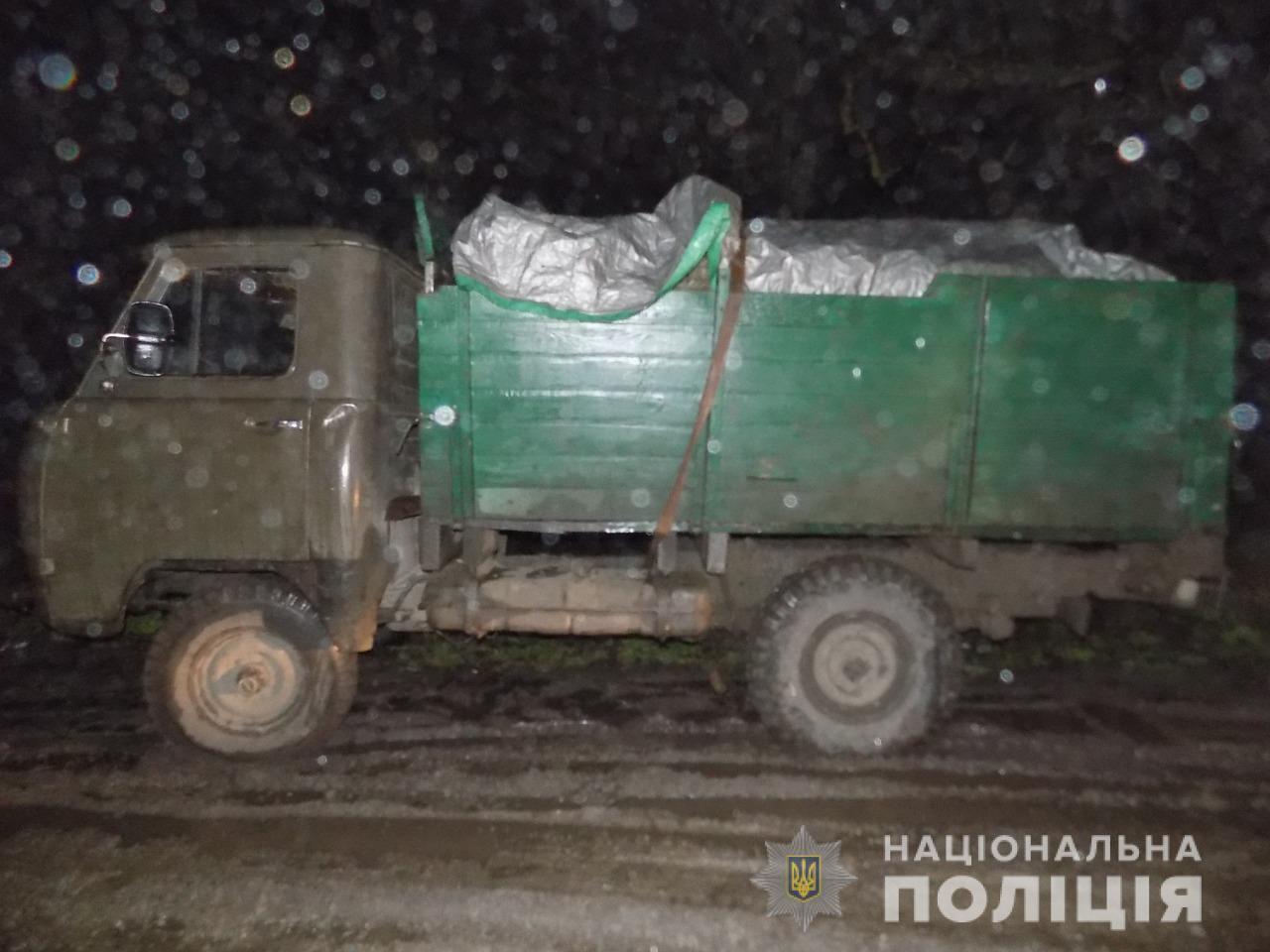 Поліцейські продовжують боротьбу з незаконною порубкою лісу на Одещині