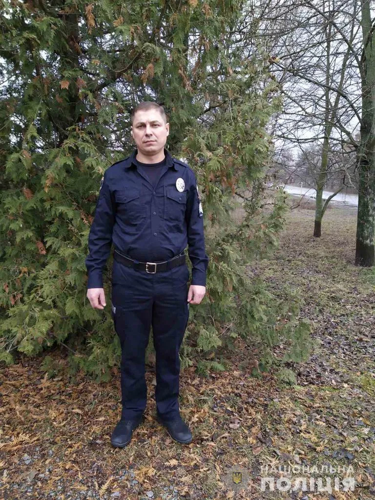 На Сумщині поліцейський врятував життя чоловіка, у якого стався напад епілепсії