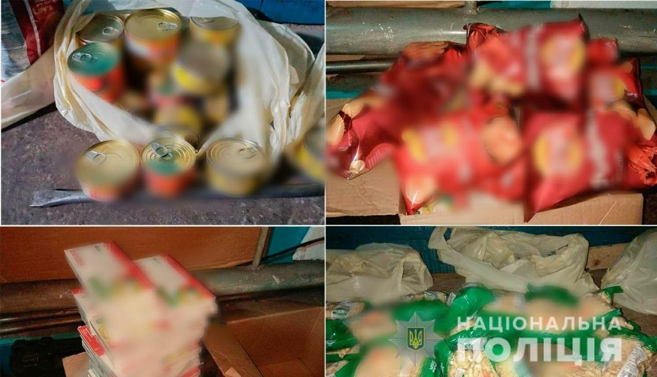 На Полтавщині поліція затримала злочинну групу, яка займалася викраденням товарів з вантажних автомобілів, що обслуговували мережі супермаркетів та здійснювали поштові перевезення