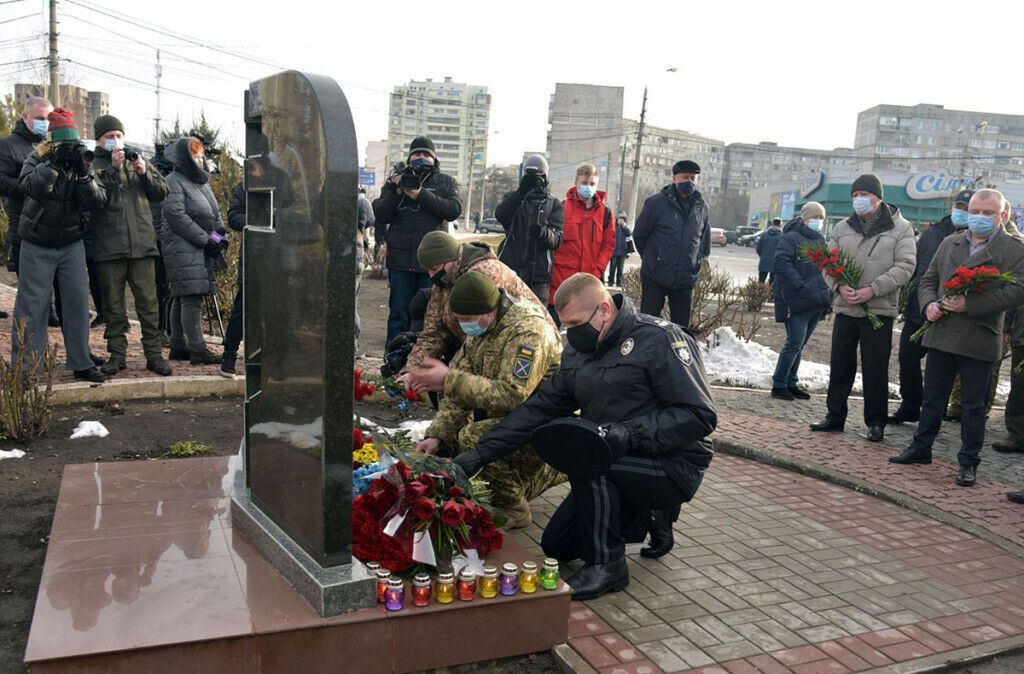 Керівництво поліції Донеччини вшанувало пам’ять загиблих жертв обстрілу мікрорайону «Східний»