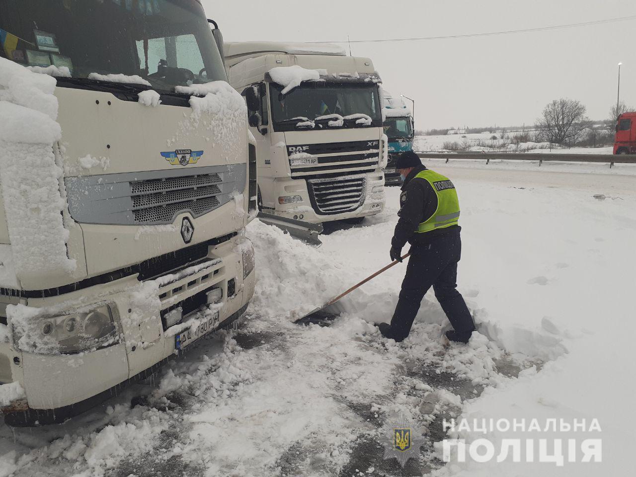 Увага! У зв’язку з погодними умовами введені тимчасові  обмеження руху на дорогах державного значення