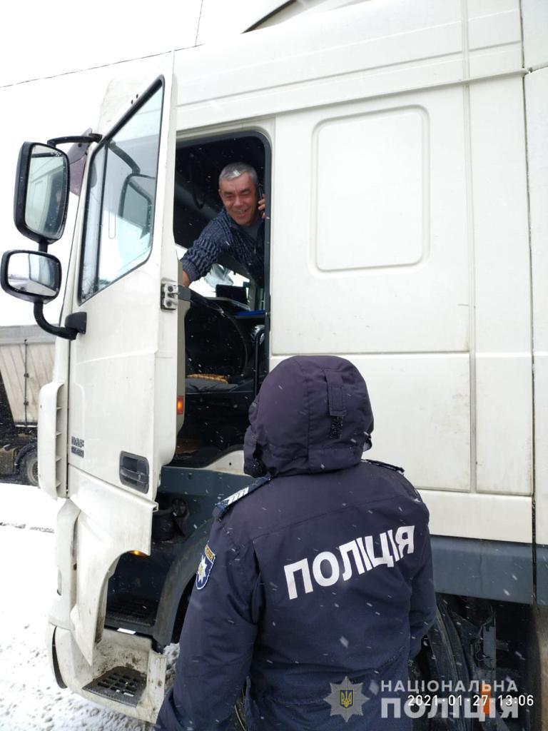 Увага! У зв’язку з погодними умовами введені тимчасові  обмеження руху на дорогах державного значення