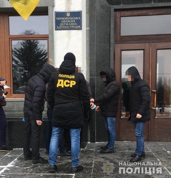 Поліцейські викрили в хабарництві посадовця Тернопільської облдержадміністрації