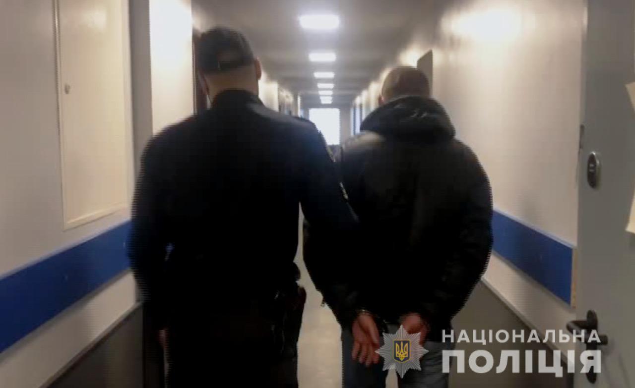 Поліцейські оголосили жителю Одеси підозру у спричиненні смертельних тілесних ушкоджень своїй співмешканці